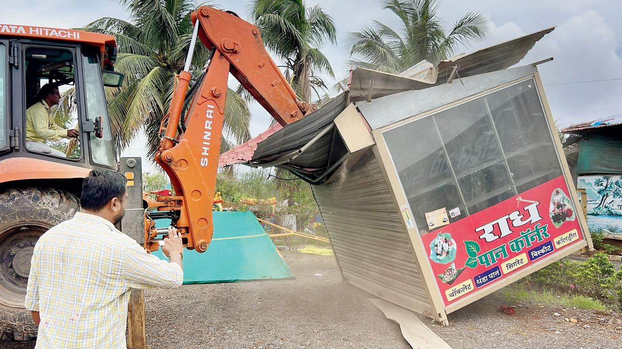 More illegal structures or parts of dhabas, etc. were demolished on Wednesday. Pics/Hanif Patel 