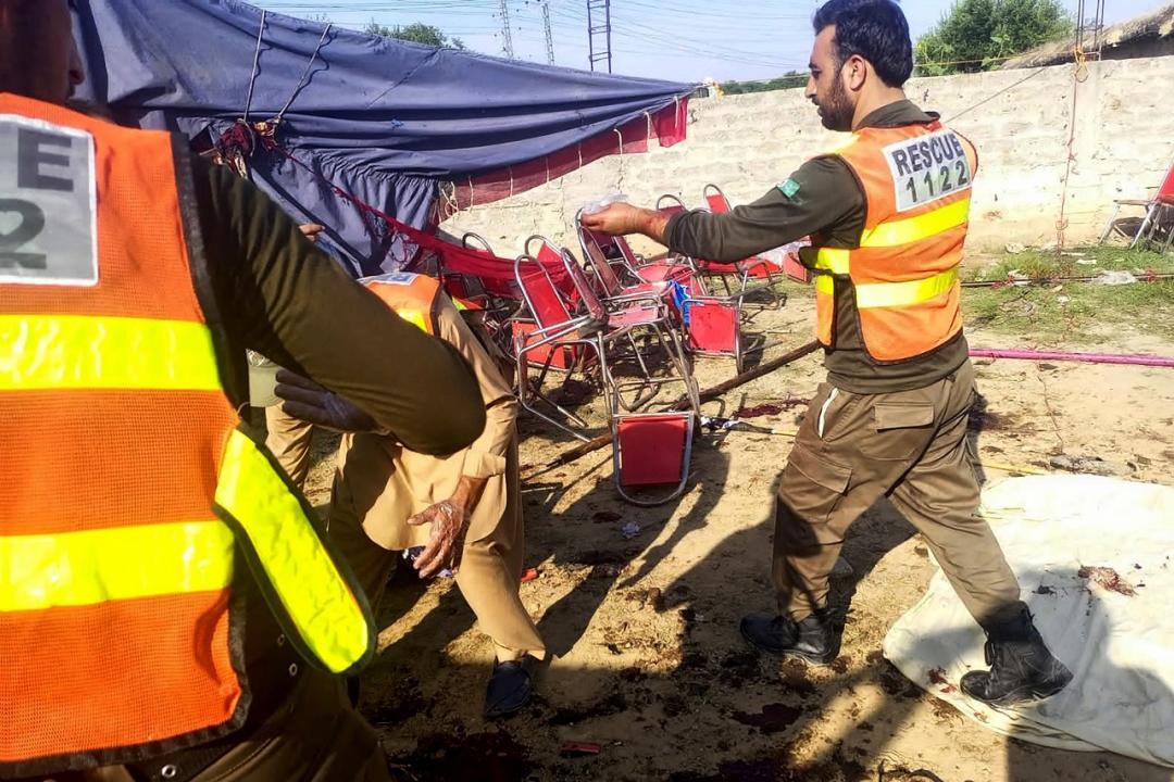 44 people killed in suicide blast at Islamic party's meeting in Pakistan