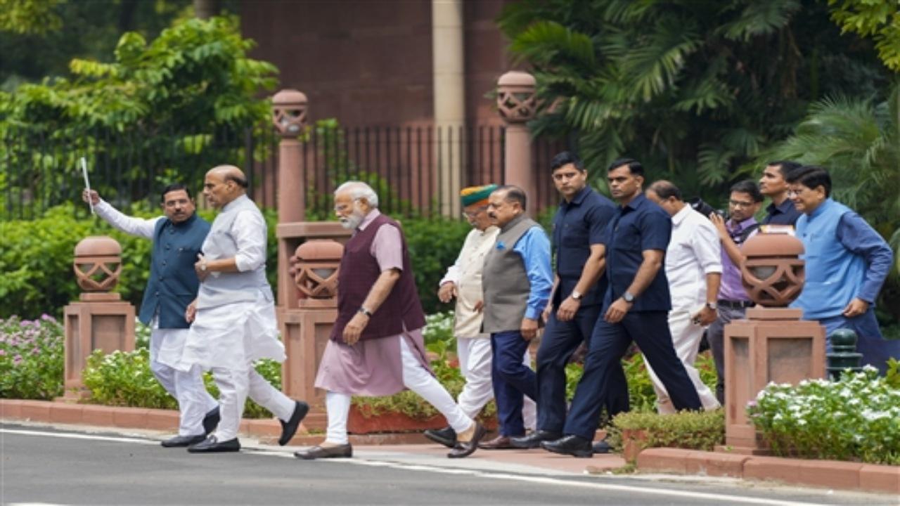 Joshi told reporters that Modi likened the current atmosphere in and about India with a 