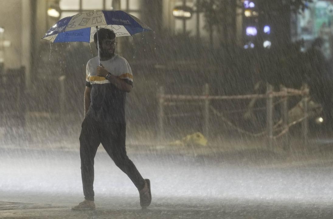 Mumbai weather update: Moderate to heavy spells of rain likely today