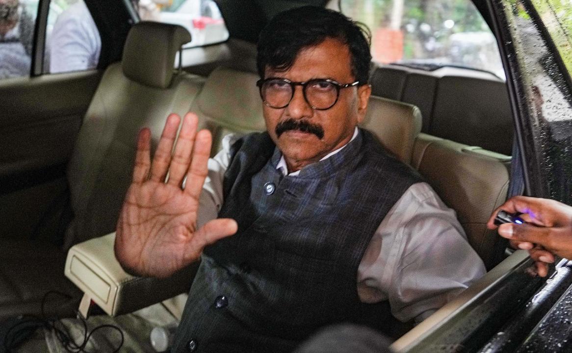 Mumbai: MNS leader travels with Sanjay Raut, sparks buzz about tie-up between Thackeray cousins
