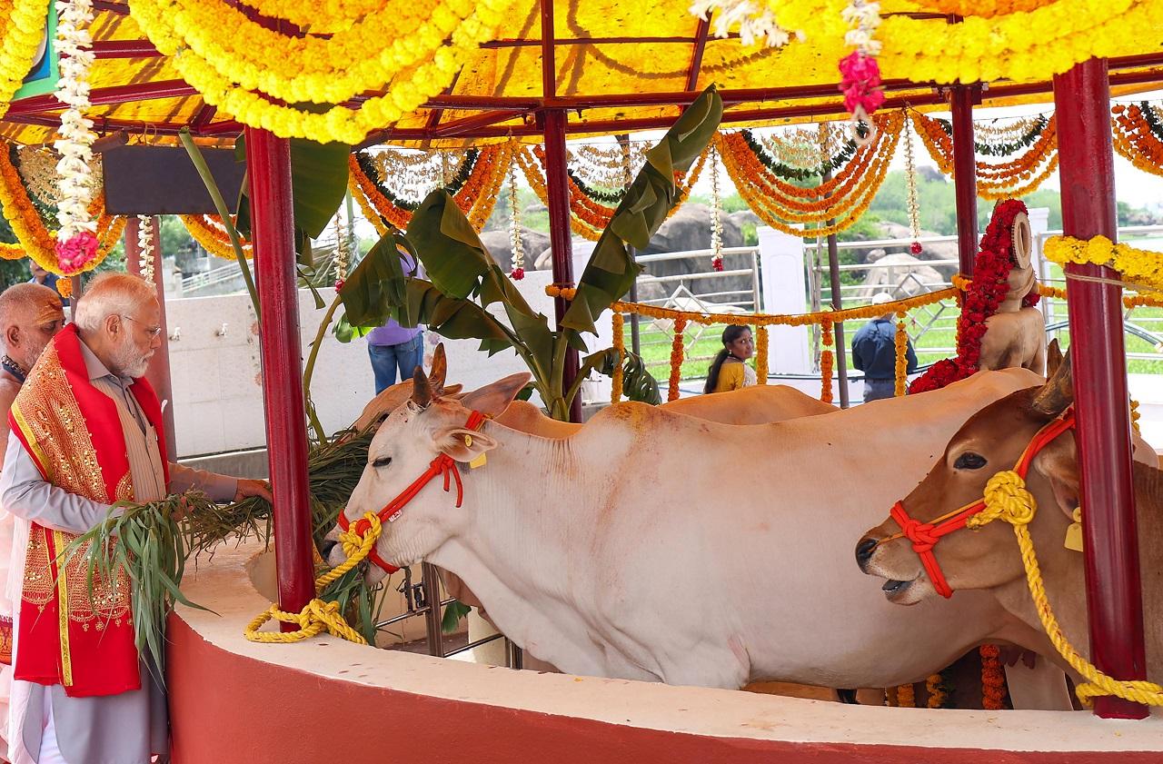 In a veiled dig at the ruling BRS in Telangana and the AAP government in Delhi, Prime Minister Narendra Modi on Saturday said it was for the first time that allegations of corruption deal between two political parties and state governments were cropping up