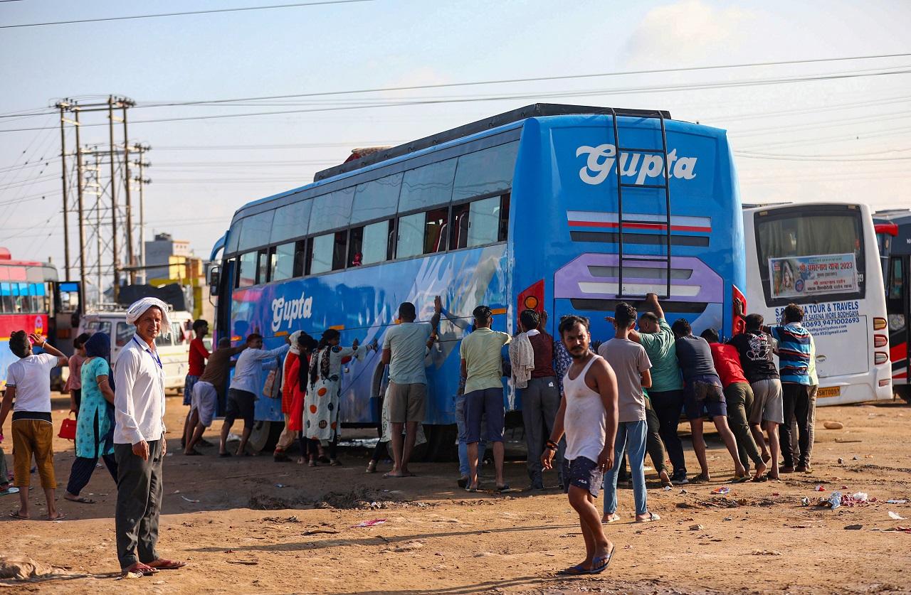 The yatra resumed from the Jammu base camp on Tuesday afternoon after remaining suspended for three days in view of the closure of the Jammu-Srinagar National Highway for repairs in the Ramban section The yatra resumed from the Jammu base camp on Tuesday afternoon after remaining suspended for three days in view of the closure of the Jammu-Srinagar National Highway for repairs in the Ramban section