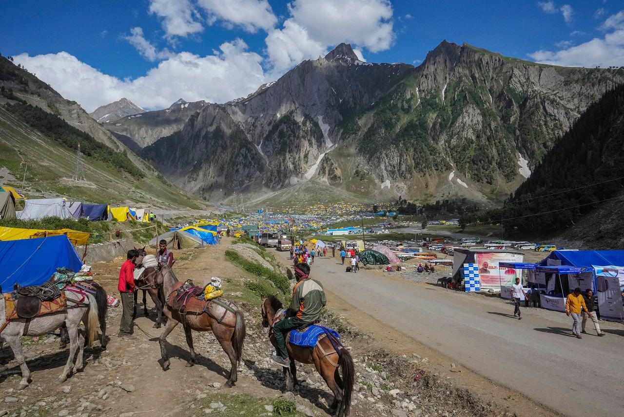 A total of 1,37,353 pilgrims have visited the Amarnath shrine since July 1, the officials said A total of 1,37,353 pilgrims have visited the Amarnath shrine since July 1, the officials said