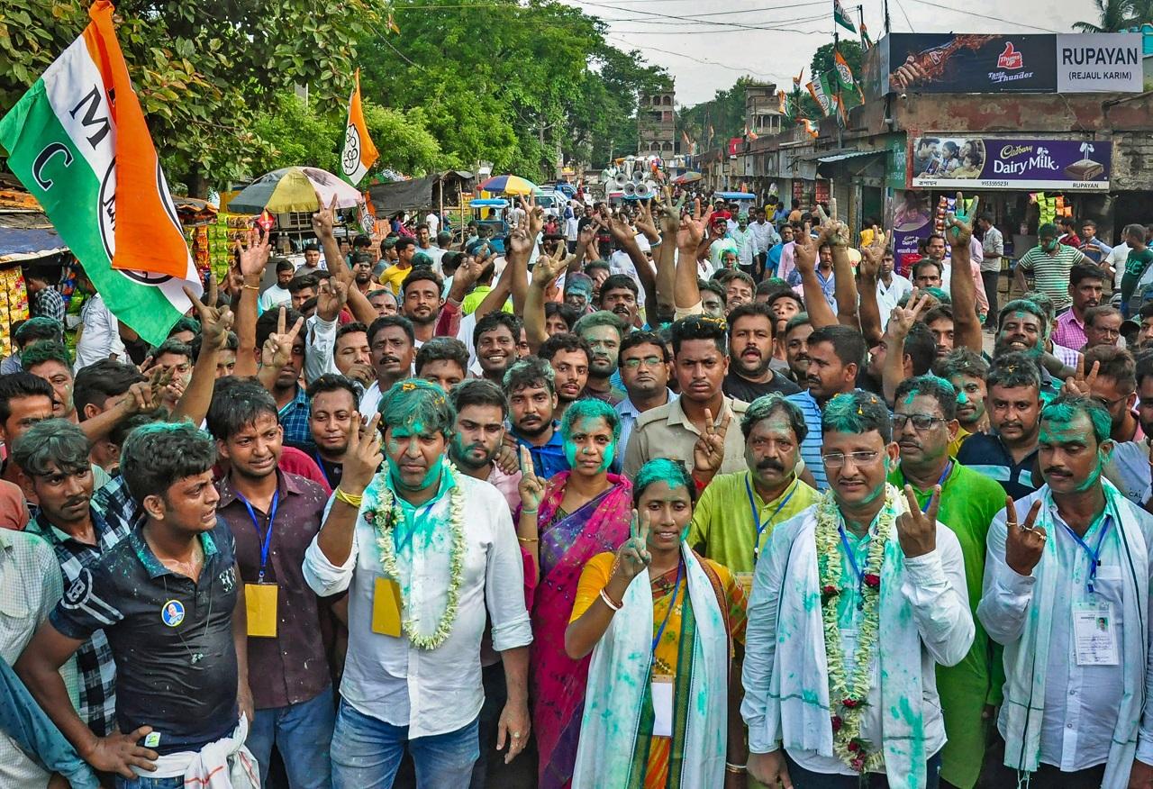 The ruling TMC won 6,134 Panchayat samiti seats while leading 61 seats. BJP has won 939 and is leading in 149 seats, while CPI(M) has won 165 seats and is leading in 14 others and Congress has won in 244 seats and is leading in 7 seats. Elections were held for 9,728 Panchayat Samiti seats