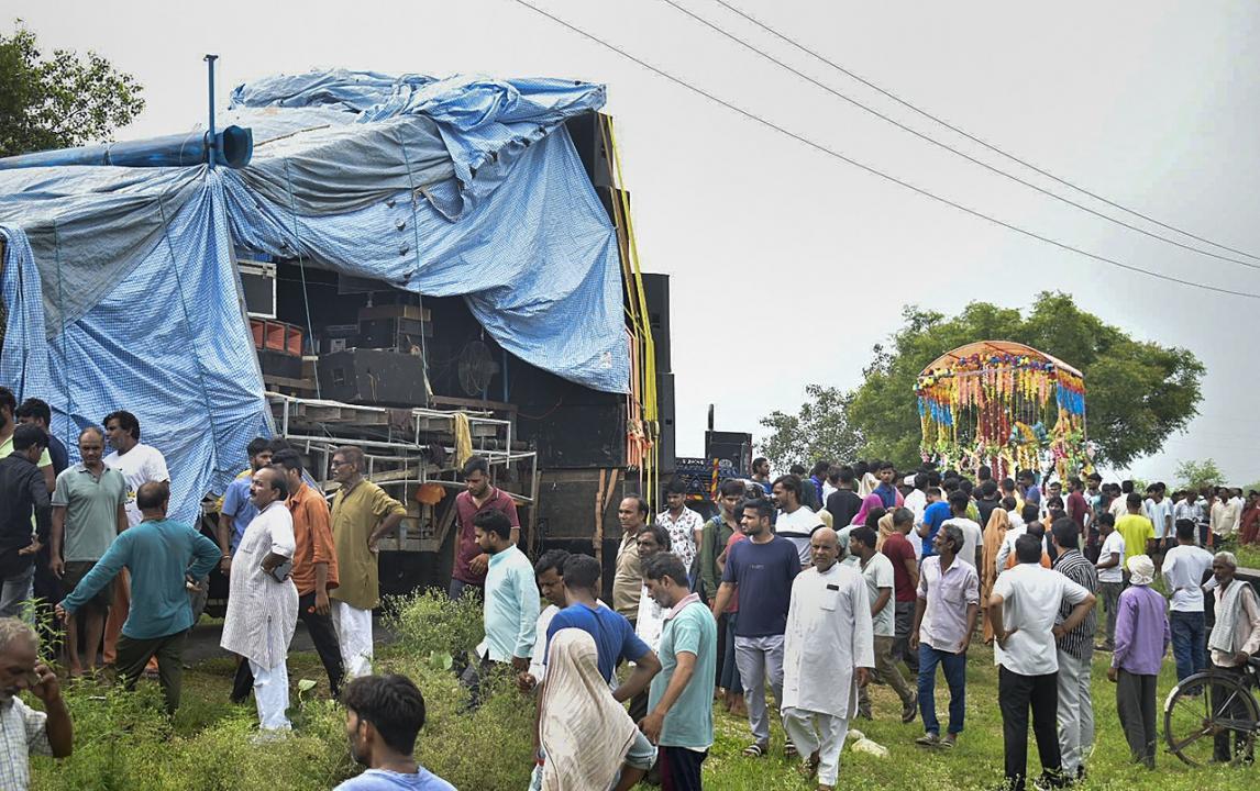 Kanwariyas protest outside police station over seizure of DJ vehicle in Rajasthan's Jaipur
