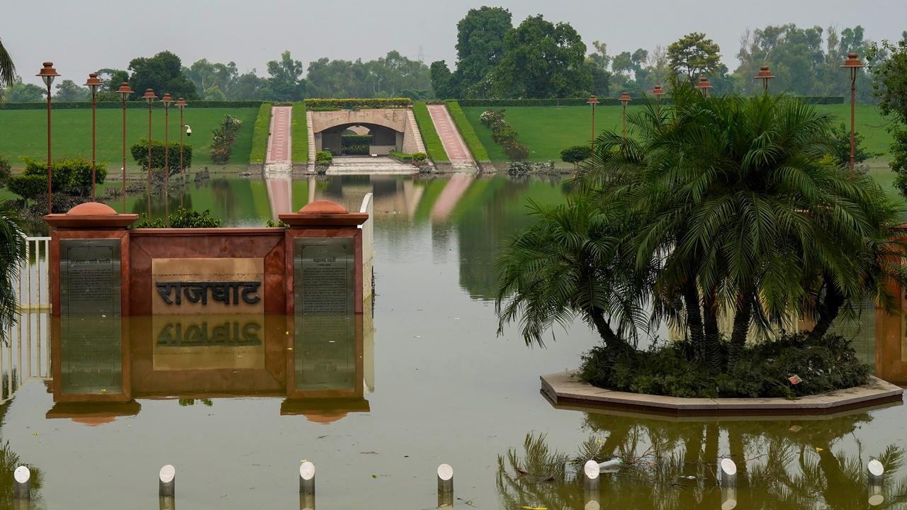 Earlier, the water level of the Yamuna crossed 205.48 metres on Monday morning.