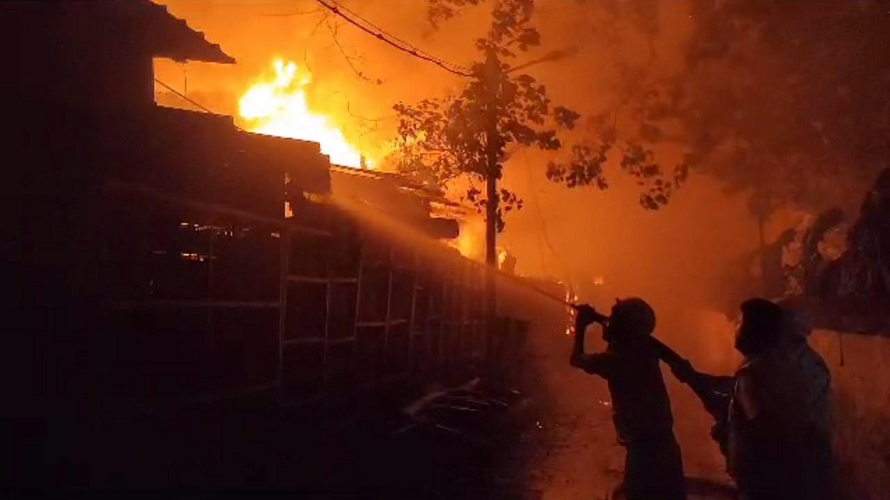 West Bengal: Massive fire breaks out at market in Howrah, over 50 shops suffer damage