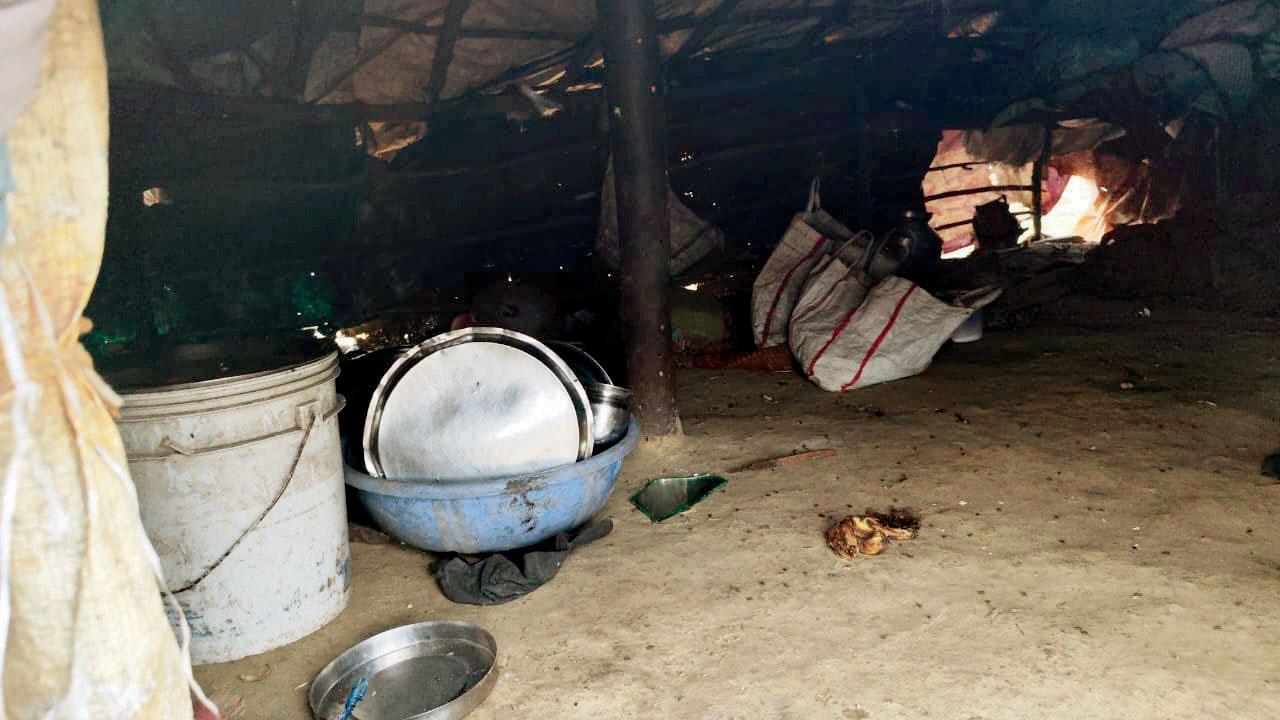 The shanties (left, above) that the labourers live in. Pics/Hanif Patel