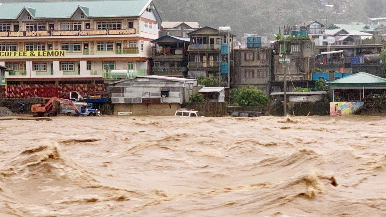 Typhoon displaces thousands in Philippines