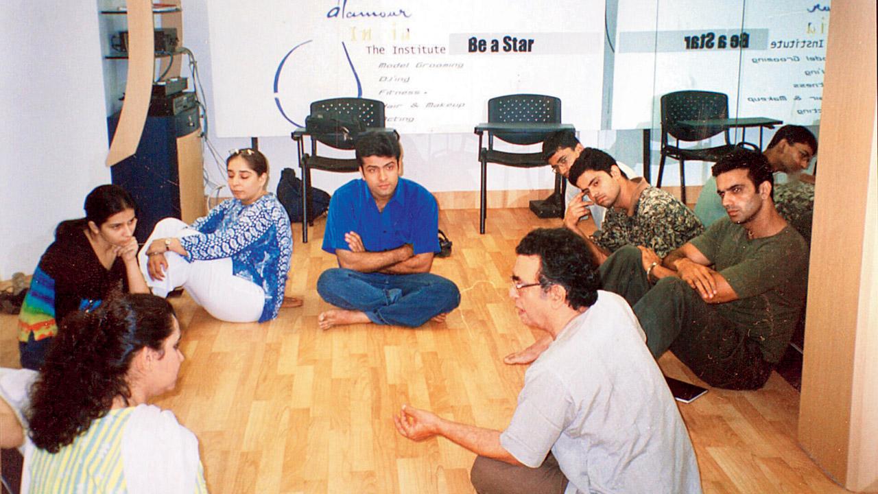 The playwright conducts a workshop for the cast of Ken Ghosh’s film Ishq Vishq Pyaar Vyaar in 2003. File Photo