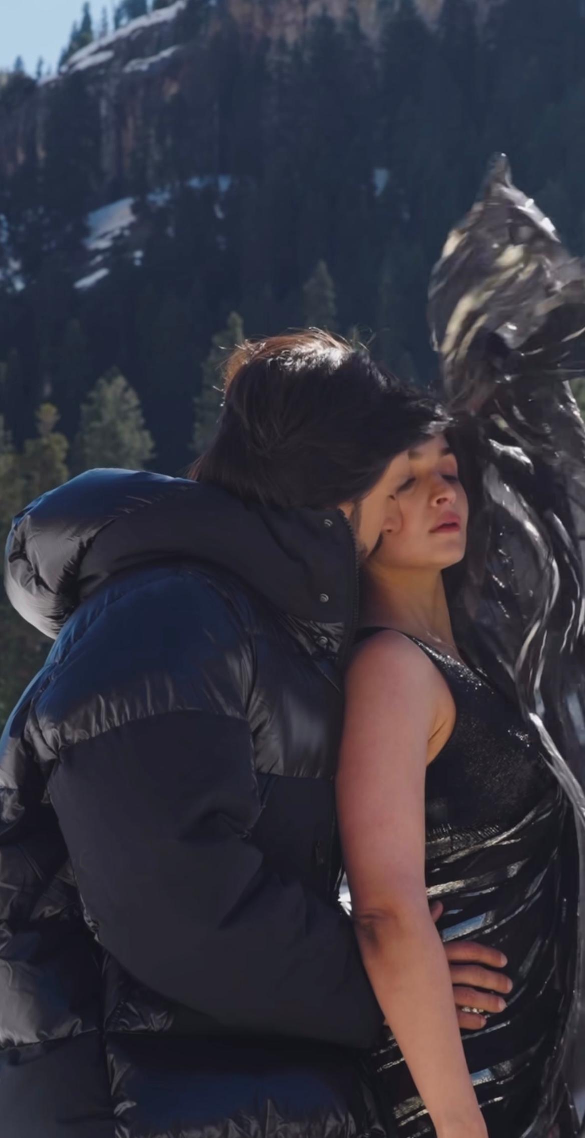 From snow scapes to stunning sarees: Ranveer and Alia's enchanting BTS journey.