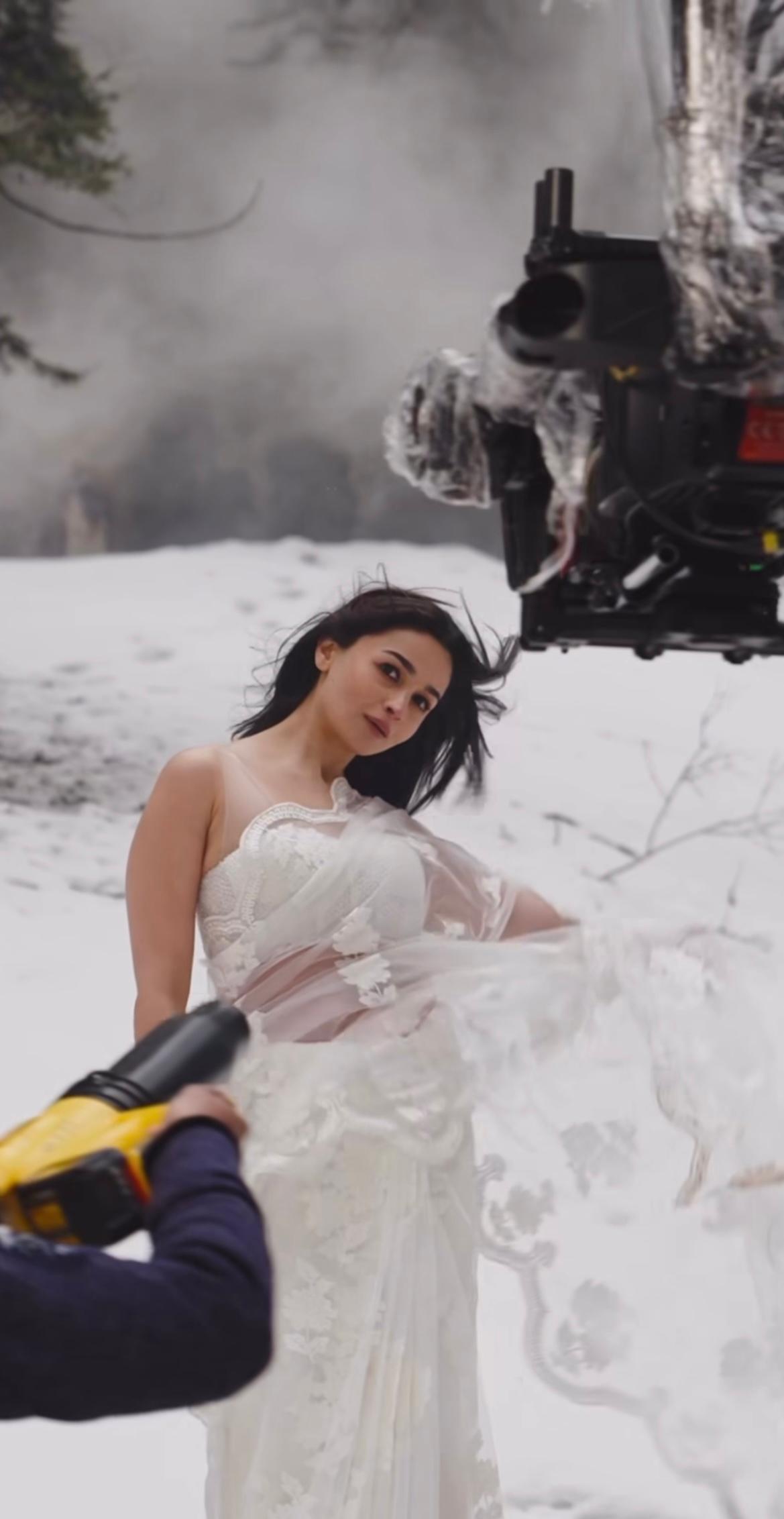 Snowflakes and style statements - Alia's fashionable escapades in 'Rocky aur Rani kii Prem Kahani' BTS.