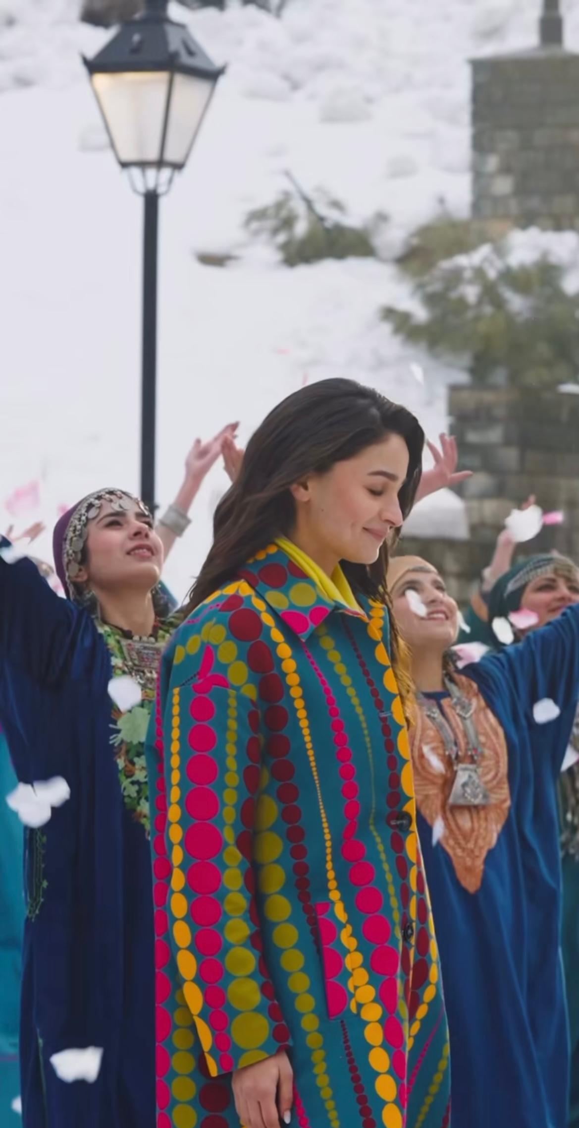 Snow-covered landscapes and fashion brilliance -Ranveer and Alia's stunning BTS moments in 'Rocky aur Rani kii Prem Kahani'.