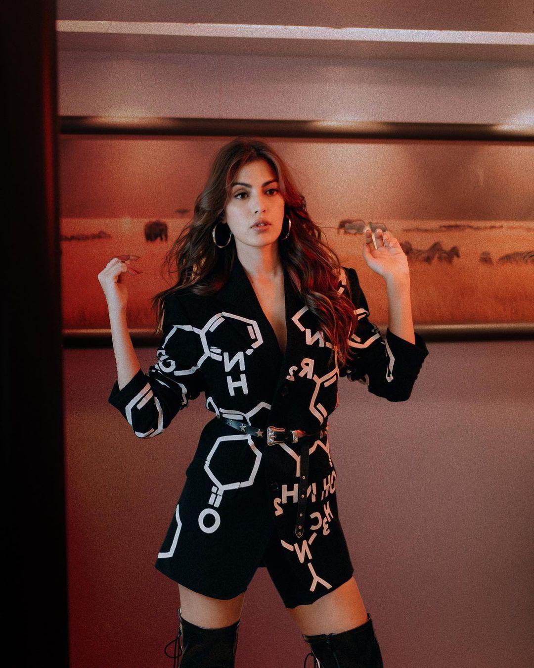 Black on Black style at its finest, Rhea Chakraborty slays in black blazer dress with contrasting white patterns!