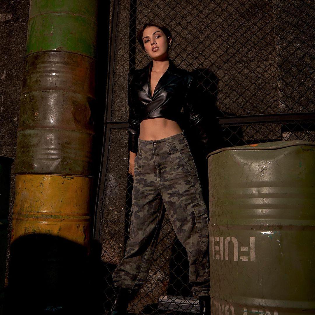 Rhea Chakraborty's black-on-black obsession, A fashion journey to remember.