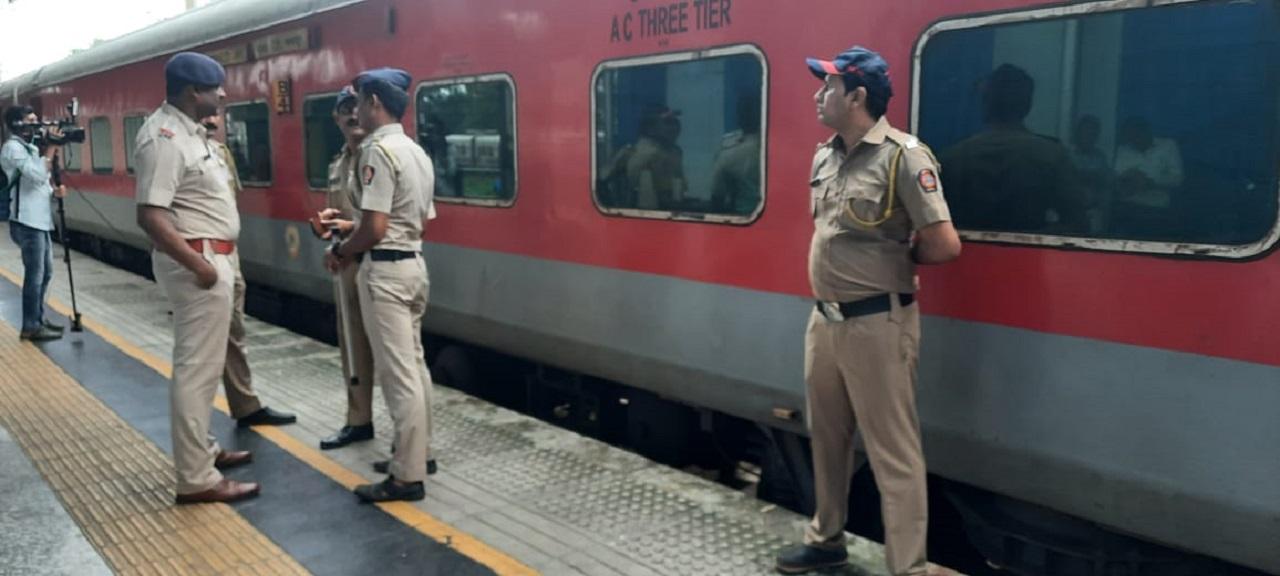Constable Chetan Kumar Choudhary fired from his automatic weapon, killing an RPF Assistant Sub-Inspector (ASI) and three other passengers of the Jaipur-Mumbai Central Express shortly after 5 am (Pic/Pradeep Dhivar)