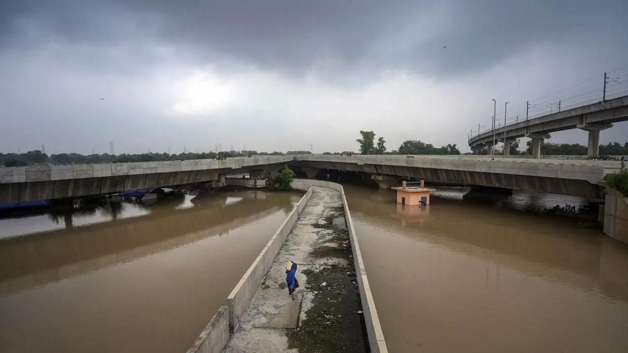 Delhi traffic police advisory: Roads to avoid as heavy rain lashes city, waterlogging causes congestion
