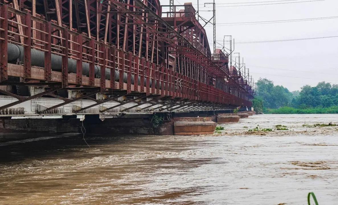 Delhi LG calls DDMA meeting over rising water level of Yamuna