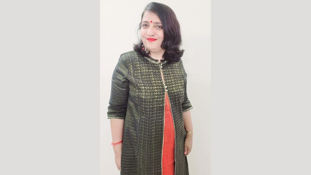 A new Hindi Poetry Book titled “Moh se Bandhi Main” announced by Neelam Saxena