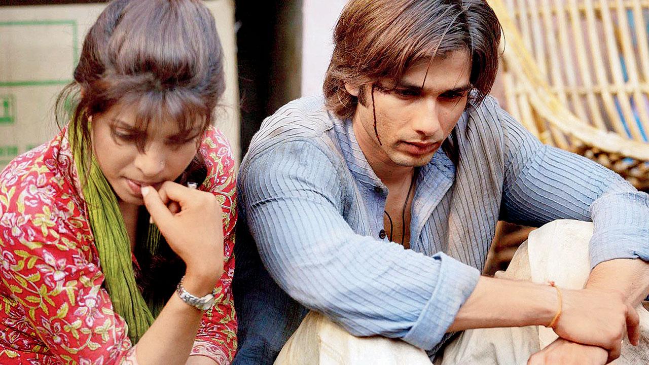 Priyanka Chopra Jonas and Shahid Kapoor in Vishal Bhardwaj’s Kaminey (2009)
