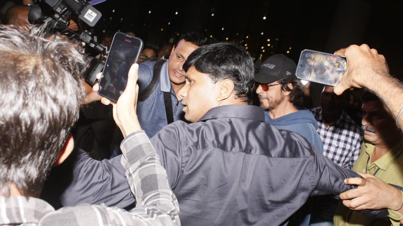 Shah Rukh Khan looks perfectly healthy as he returns to Mumbai with Gauri and AbRam amid accident reports