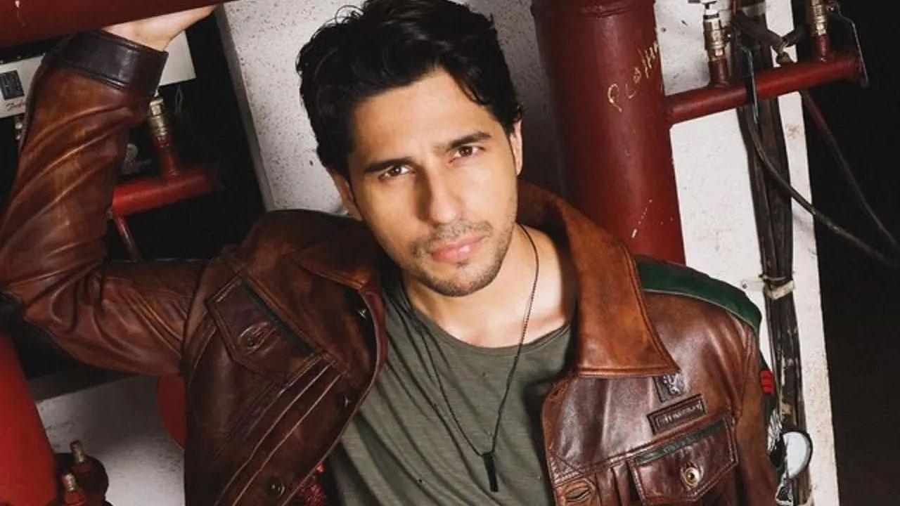 This is what Sidharth Malhotra has to say about Christopher Nolan's 'Oppenheimer'