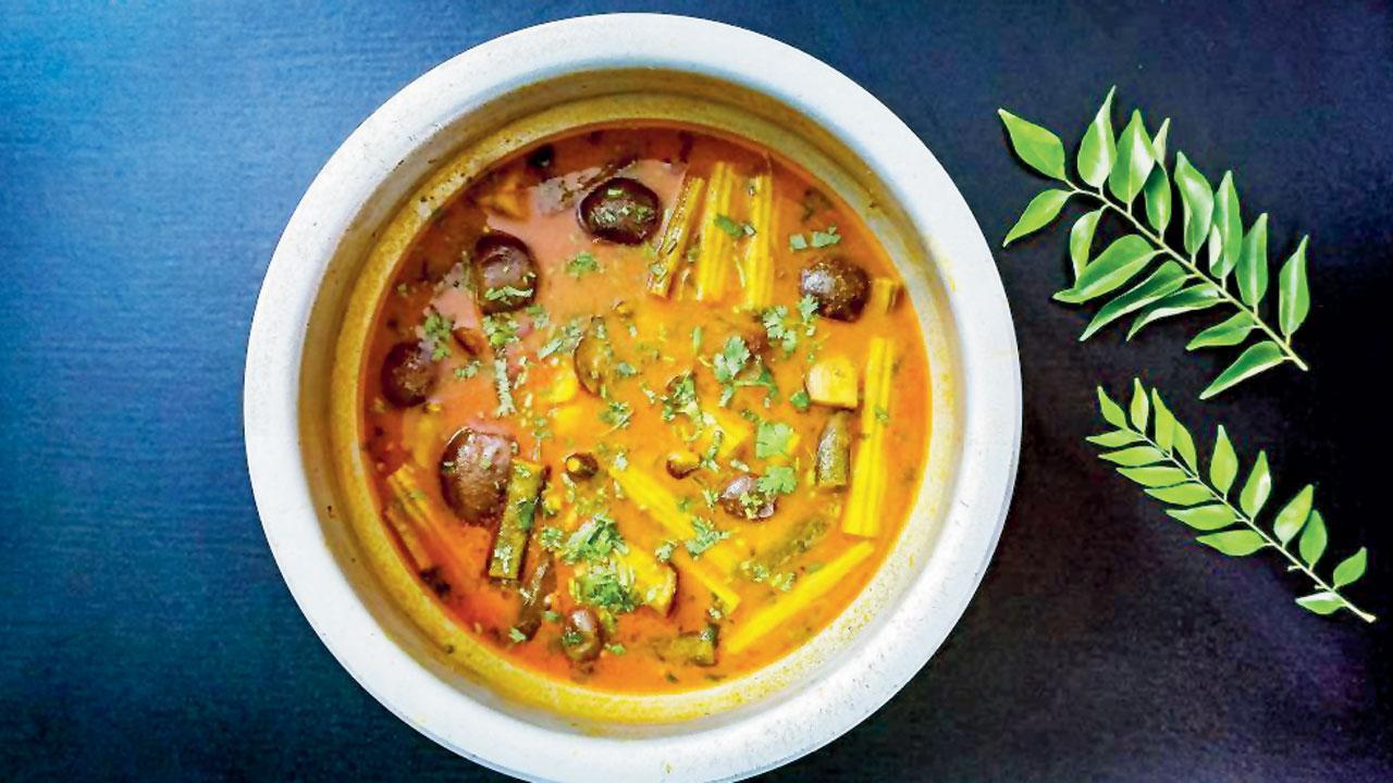 Enjoy monsoon over these warm and soul-satisfying soups popular across India