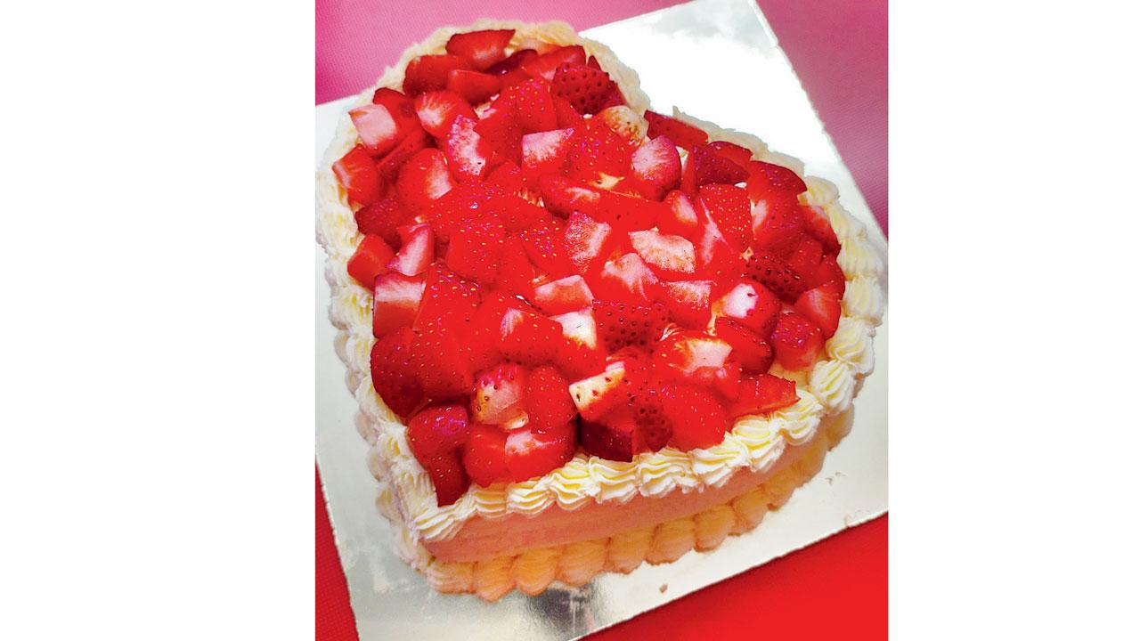 Strawberry buttercream cake