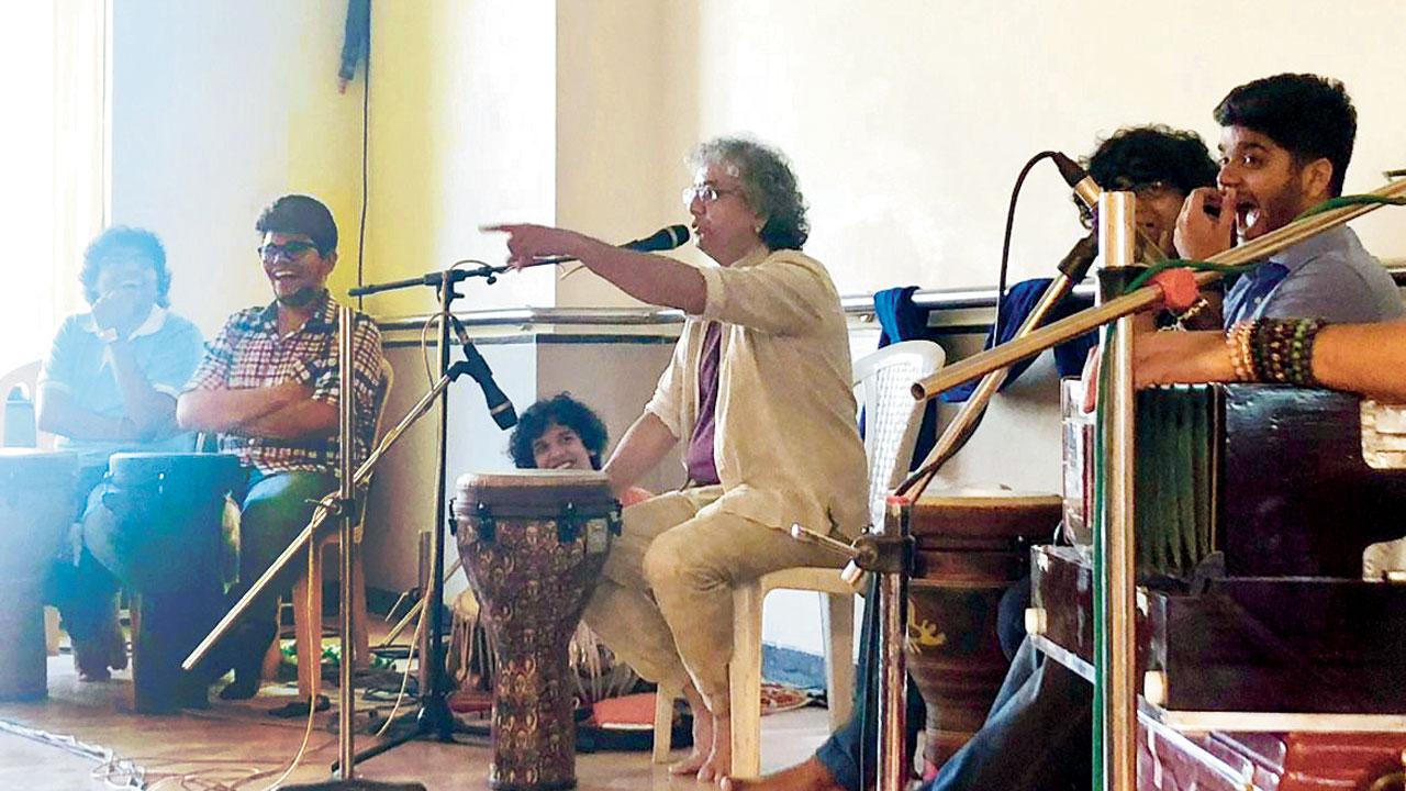 Taufiq Qureshi hosts a session