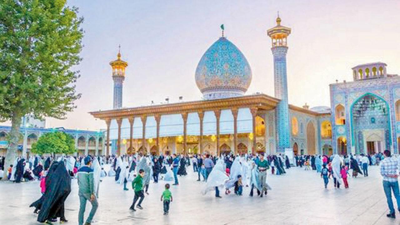Iran executes two for bombing