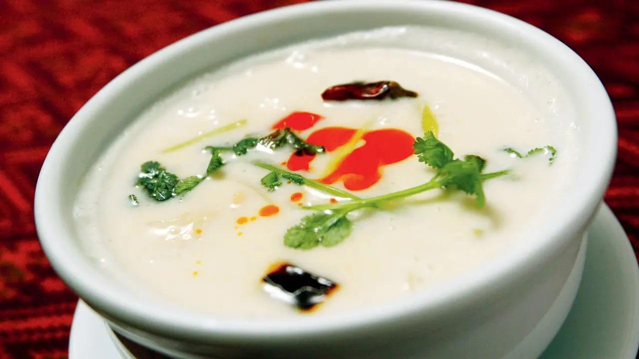 When it pours, Thais love to soothe their sinuses with a bowl of spicy Tom kha gai, a traditional chicken hot and sour soup dish that is a potpourri of flavours. Hari Singh Negi, Chef de Partie at Thai Naam in Marol says it has chicken, galangal (a root similar to ginger but with a citrusy dash), lemongrass, kaffir lime leaves, lime juice, bird’s eye chilli, fish sauce, and coconut milk for a creamy base. Apart from chicken—purists prefer chicken on bone to the boneless variety—this rich soup also has mushrooms. Traditionally, the soup is enjoyed with jasmine rice, but can also be had on its own or with boiled noodles. Photo Courtesy: Getty Images