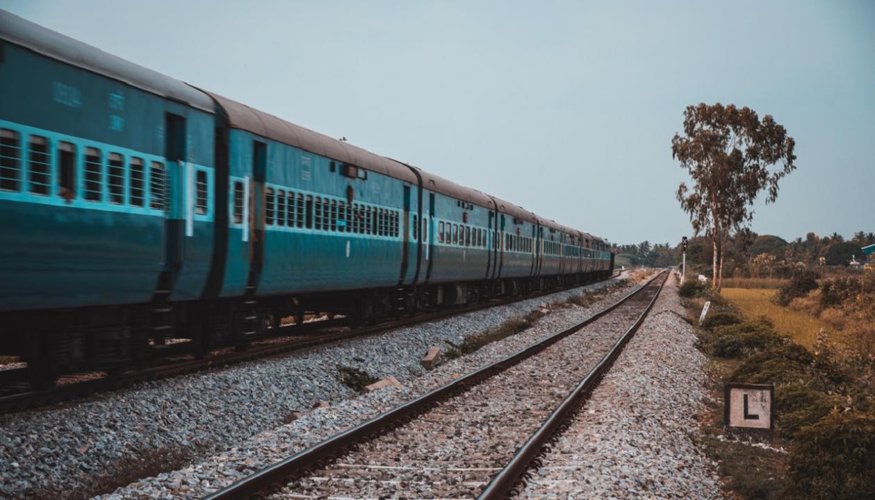 Goa Express leaves 45 passengers behind after arriving 90 minutes early at Manmad, departing in five minutes