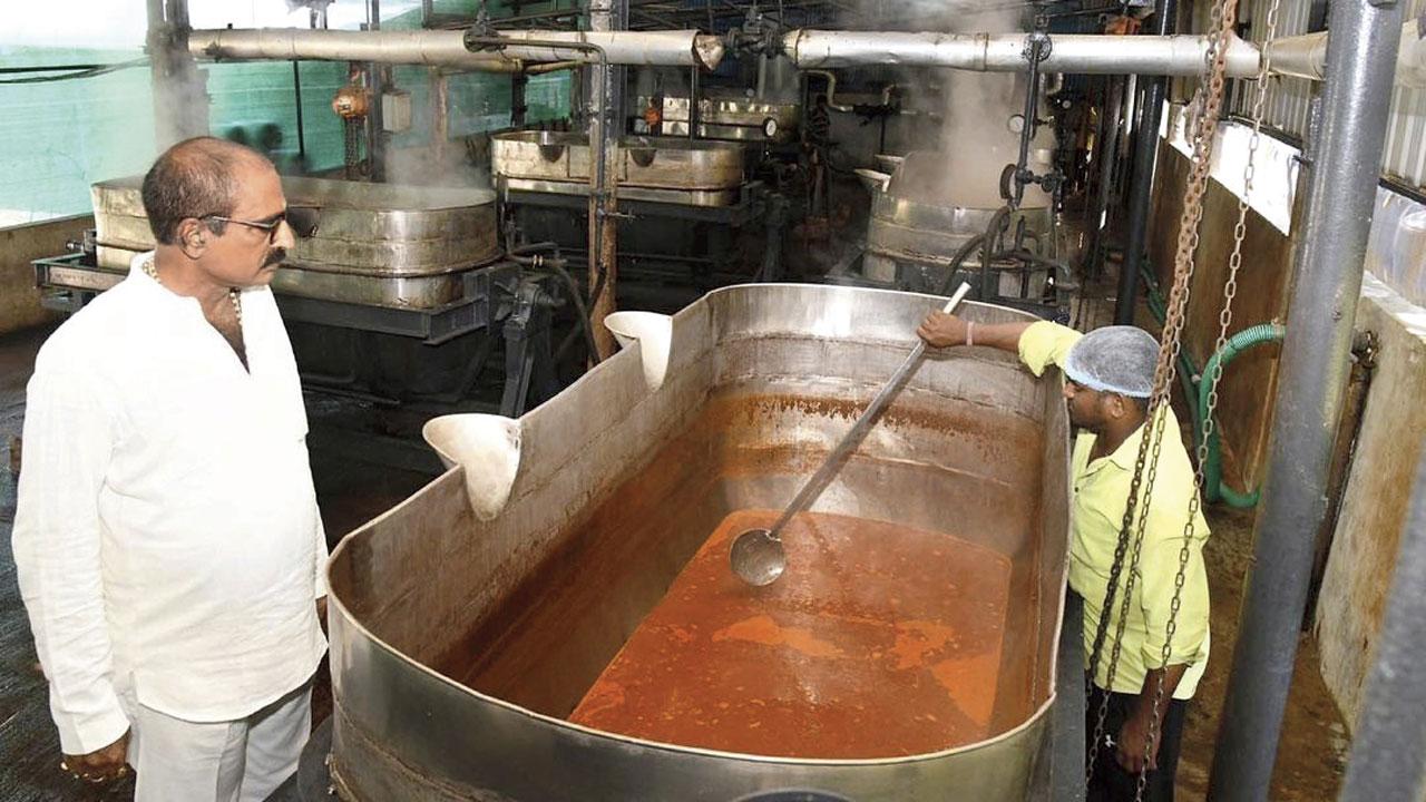 The recipe has become so popular that it is even used as meat marinade while making biryani. The history of the dish is intertwined with the destiny of Mandava Venkat Ratnam, a native of Vishakapatnam who started delivering ready-to-eat ulavacharu in the 1990s. His customers loved his preparation and it became a runaway hit, so much so that Ratnam shifted to Vijaywada to expand his business. Today, the family runs Indira Foods, a venture that has diversified its menu and delivers all over Andhra, as well as to parts of Karnataka and Tamil Nadu, not to mention abroad as per order.
