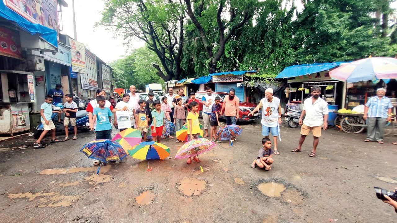 Mumbai: Umbrella protesters get BMC to act on potholes