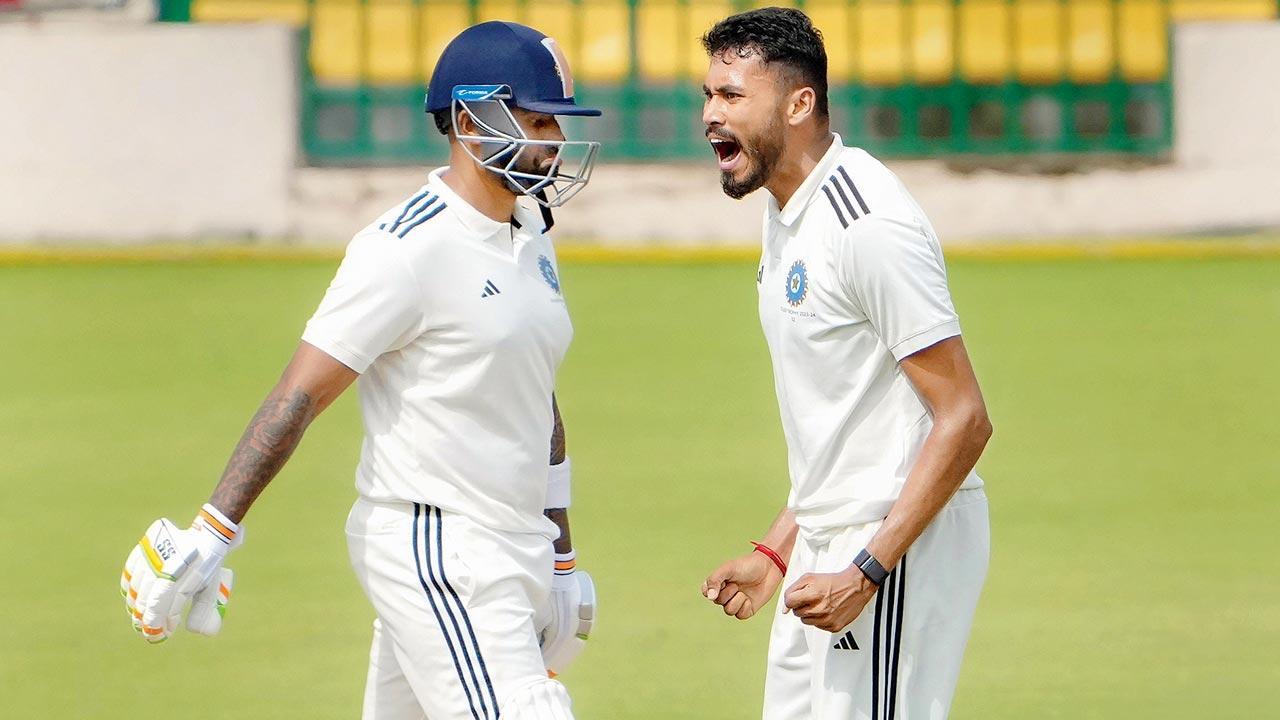 Duleep Trophy Final: West eat crumble pie