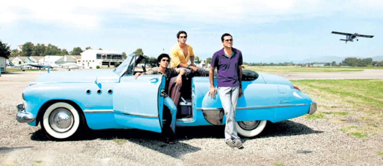 Poetry recited by Imraan (Farhan Akhtar) throughout the movie was written by his father 