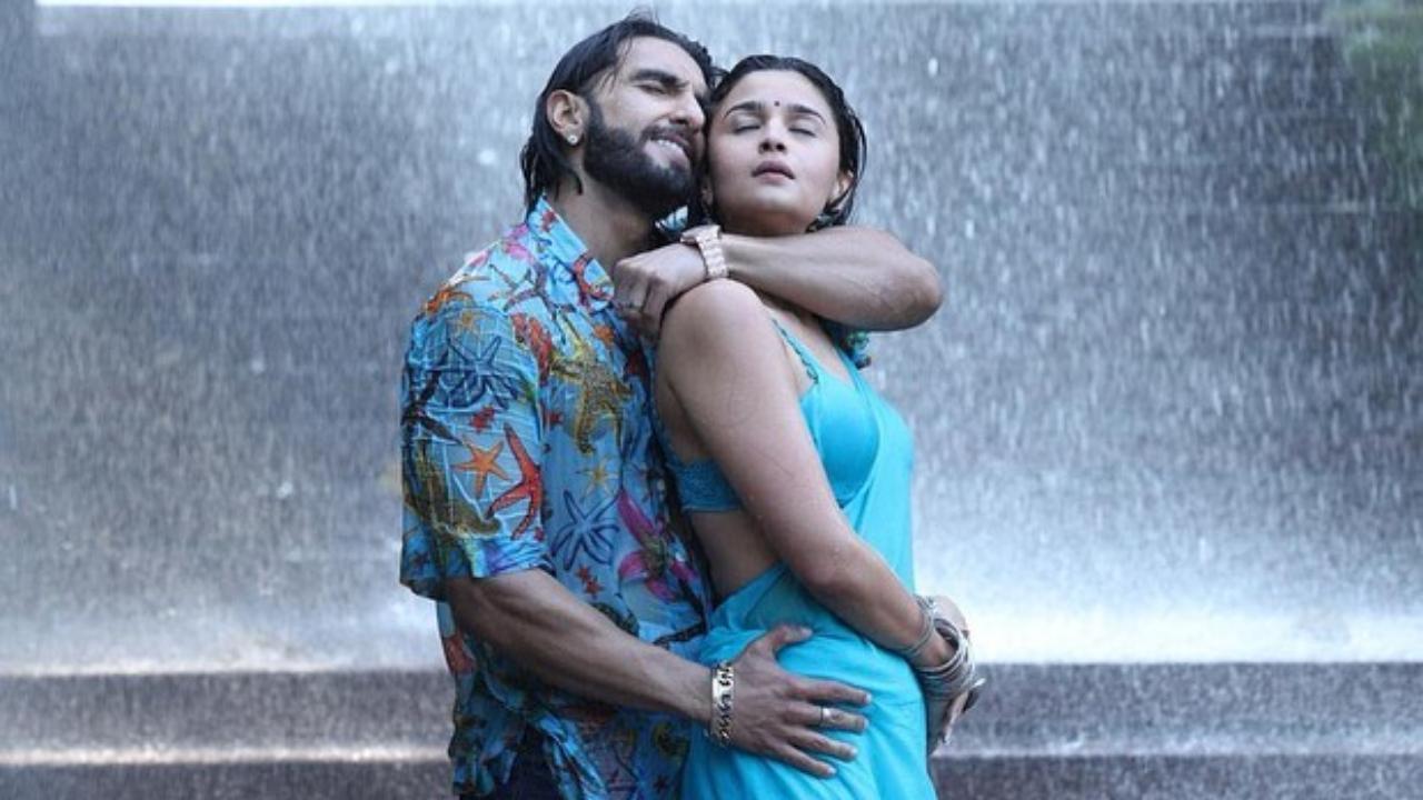 Alia Bhatt Kissing And Fucking Videos - Rocky Aur Rani Kii Prem Kahaani' Trailer: Ranveer Singh, Alia Bhatt's love  undergoes a test of cultural switch