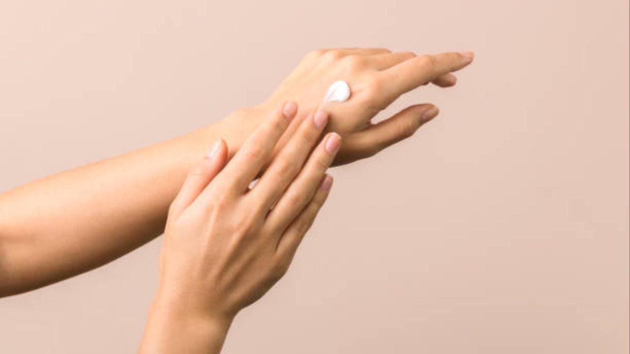 When done correctly, shaving offers multiple benefits. It exfoliates and cleans the skin, smoothens it, and makes applying makeup and other skin care products easier.  Shaving is a painless, inexpensive and time-saving method of removing unwanted body hair. Photo Courtesy: iStock