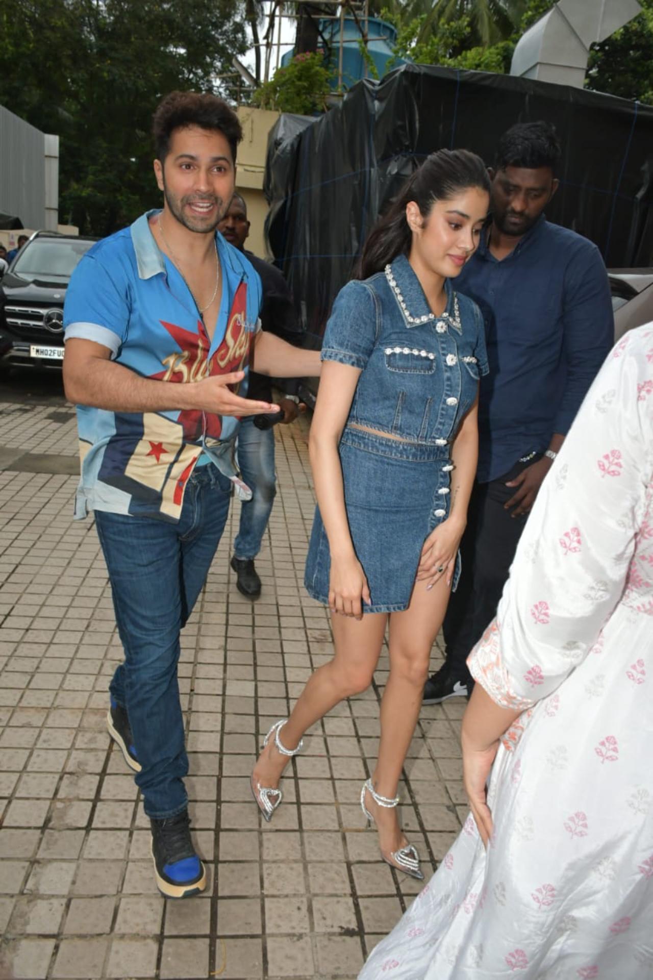 On Sunday, the duo was spotted at Juhu PVR for a fan screening. Ahead of the release of the film, Janhvi and Varun attended a special fan screening of the film