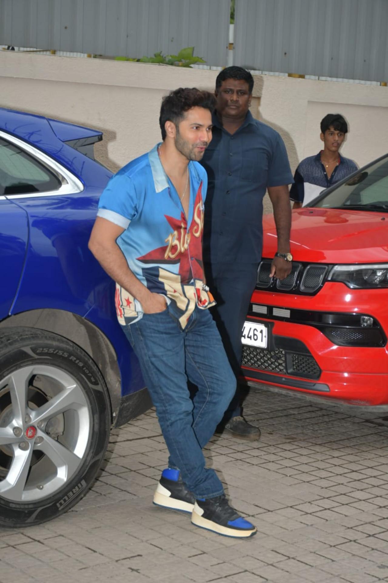 The actor patiently waits as his co-star Janhvi gets clicked by the paparazzi