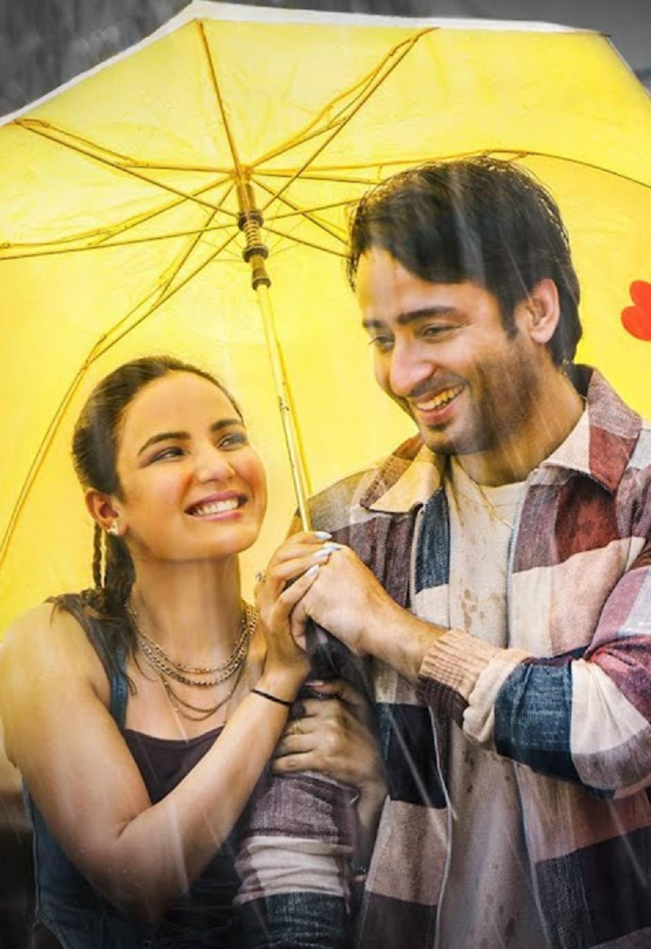 A complete package of love, music and visuals, Saregama has released an unplugged version of 'Iss Baarish Mein'