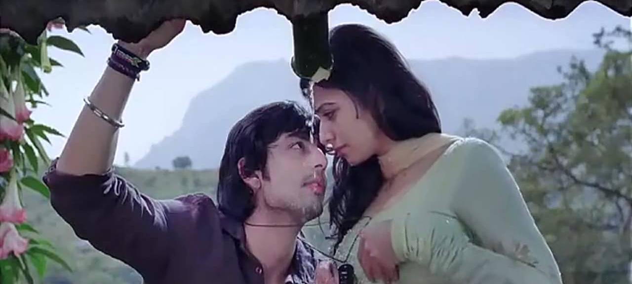 The song 'Baarish Yaariyan' features Himansh Kohli and Rakul Preet as the main leads