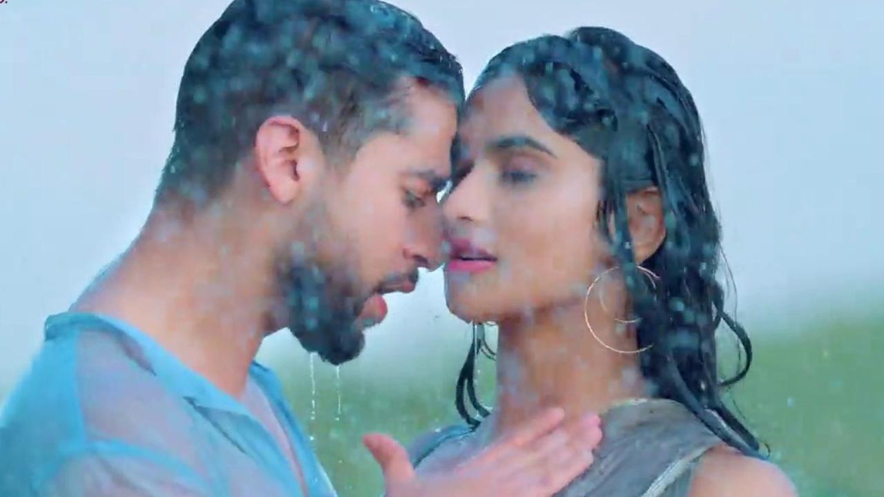 The song 'Abki Baarish mein' was sung by Raj Barman, Sakshi Holkar
 