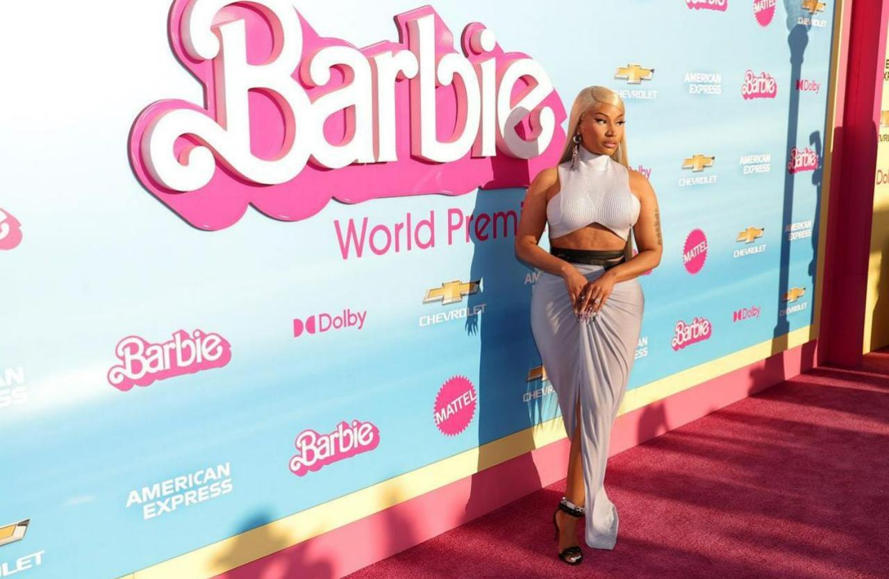 Minaj also showed off her tatoo to the paparazzi. Well, what else is a pink carpet for? Go wild, go all out!
