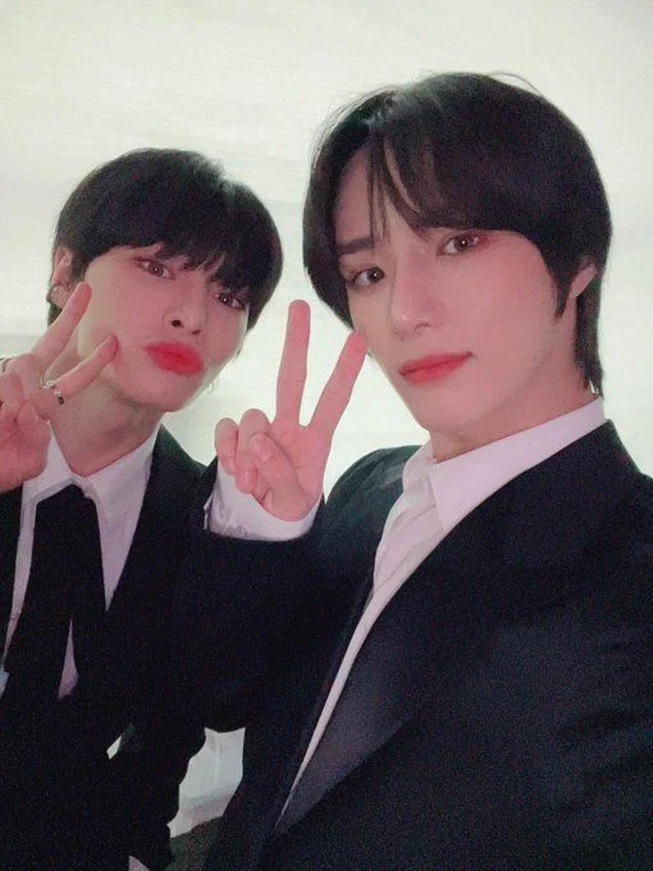 TXT's Beomgyu and Stray Kids' I.N.
Beomgyu being the social butterfly that he is, it's no surprise that he has several friends across idol groups, one of them being Stray Kids' I.N. Beomgyu and I.N are same-aged friends, being born about a month apart in 2001. In 2020, Beomgyu shared that he had spent New Year’s Day hanging out with I.N and I.N’s groupmate Hyunjin, who is one year older. The two have even shared backstage photos from various award shows, reassuring fans that their friendships is alive and thriving!