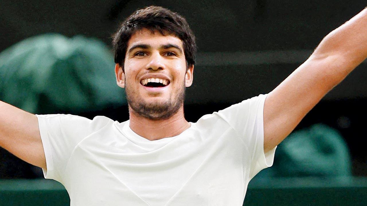 Carlos Alcaraz reaches Wimbledon quarters