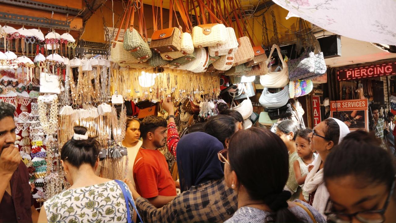 Bargaining is a common practice in Indian street markets, and Colaba Causeway is no exception. Don't hesitate to negotiate with the vendors to get a better deal, but remember to do it with a smile and in a friendly manner