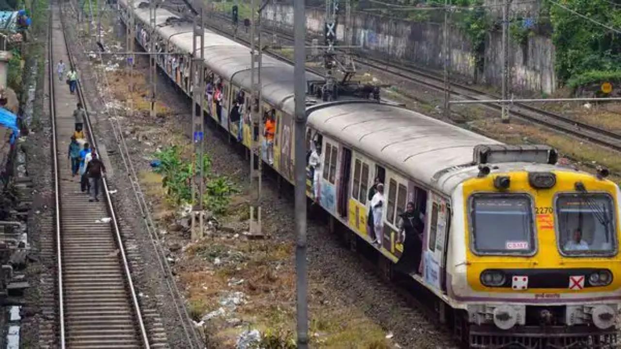 Mumbai LIVE: Train services on Kalyan-Kasara, Kalyan-Badlapur stretches restored