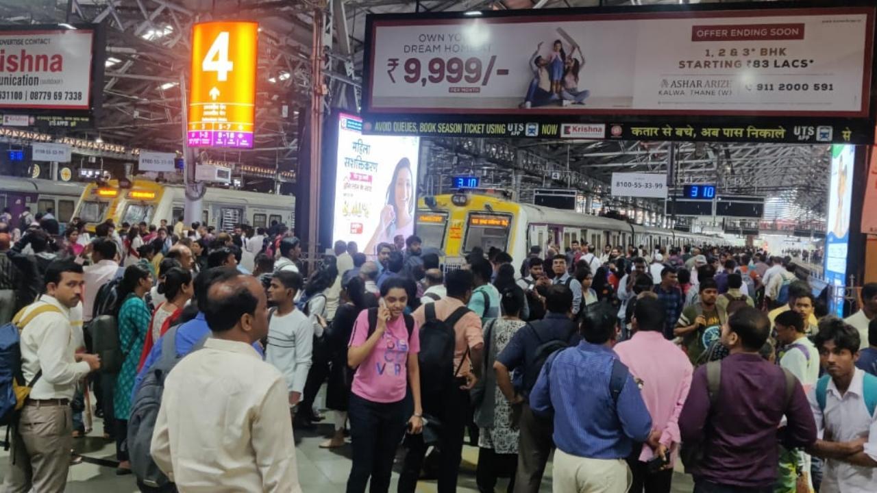 Mumbai: Train services on Kalyan-Kasara section near city stopped after point-failure